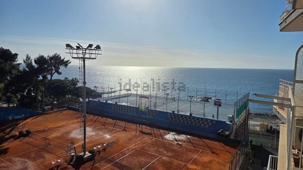appartamento in vendita ad Ospedaletti in zona Porrine