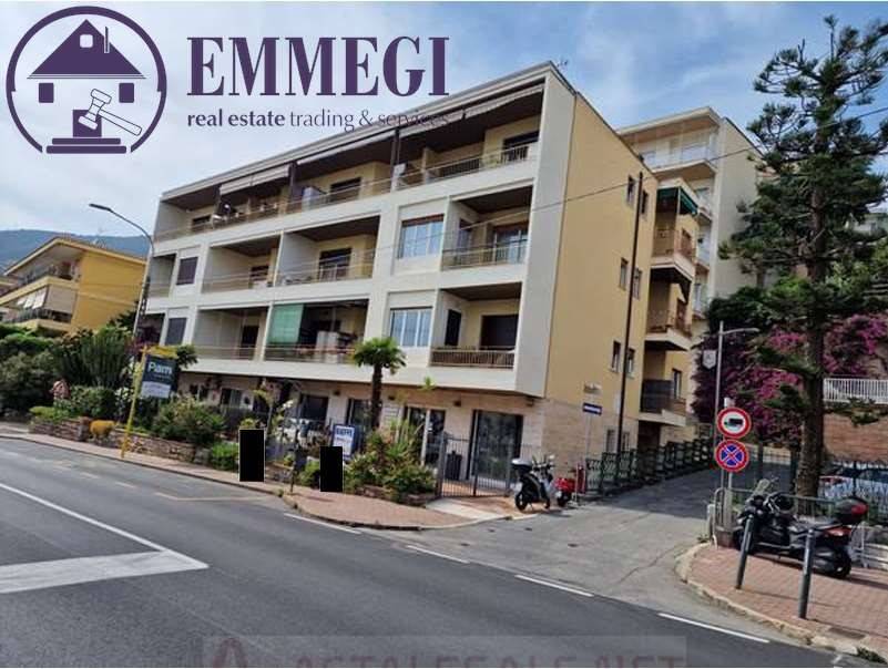 appartamento in vendita ad Ospedaletti in zona Porrine