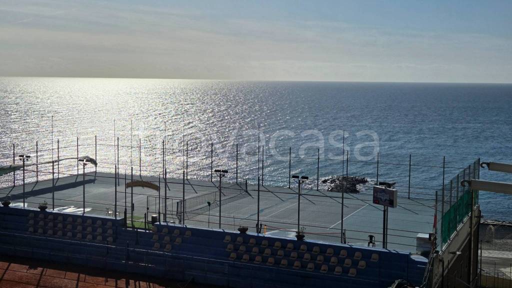 appartamento in vendita ad Ospedaletti in zona Porrine
