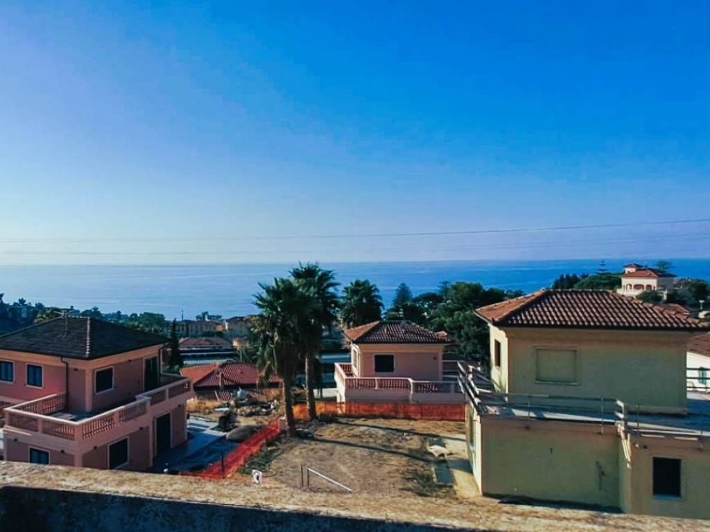 casa indipendente in vendita ad Ospedaletti in zona Porrine