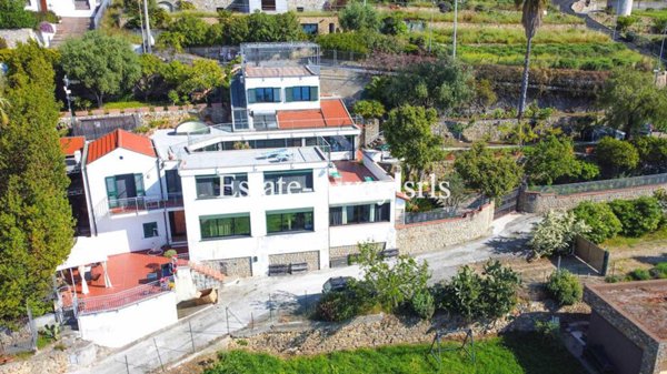 casa indipendente in vendita ad Ospedaletti in zona Porrine