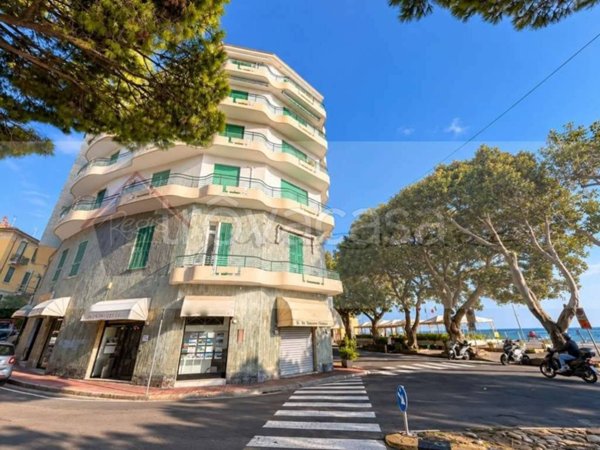 appartamento in vendita ad Ospedaletti in zona Porrine