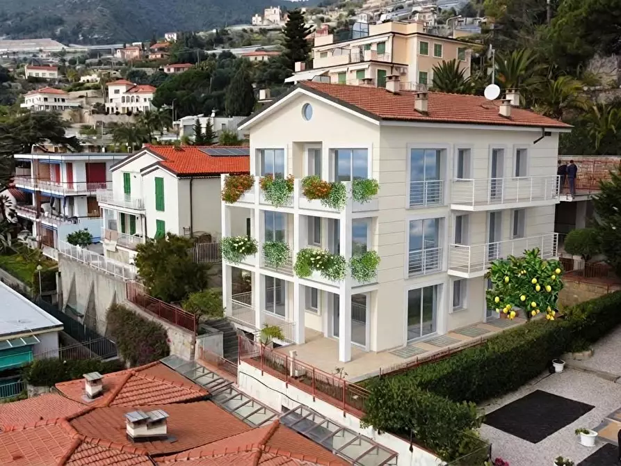 appartamento in vendita ad Ospedaletti in zona Porrine
