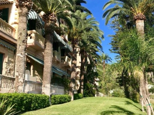 appartamento in vendita ad Ospedaletti in zona Porrine