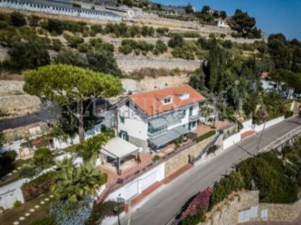 casa indipendente in vendita ad Ospedaletti