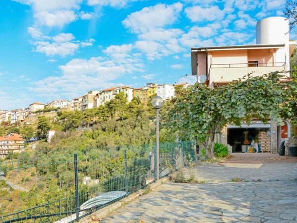 casa indipendente in vendita a Perinaldo
