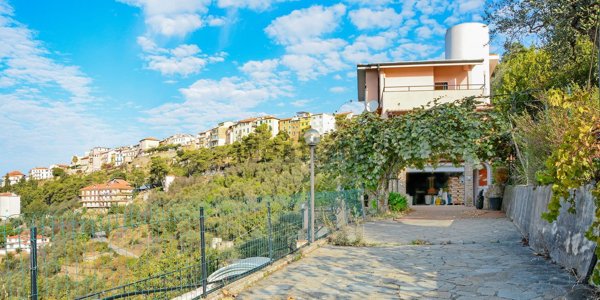 casa indipendente in vendita a Perinaldo
