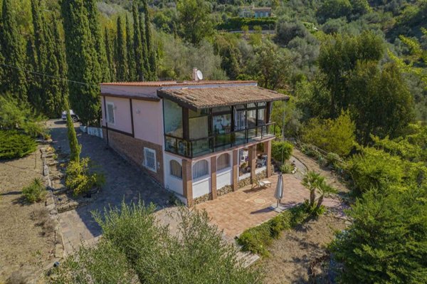 casa indipendente in vendita a Perinaldo