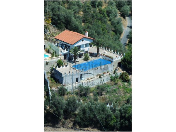 casa indipendente in vendita a Perinaldo