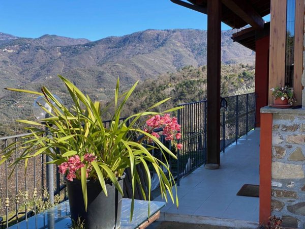 casa indipendente in vendita a Perinaldo