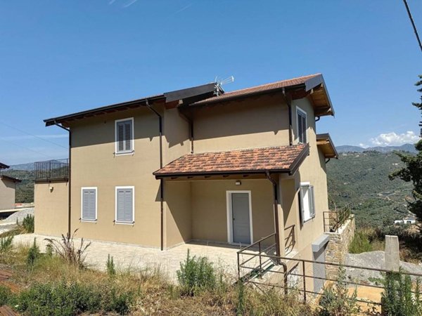 casa indipendente in vendita a Perinaldo