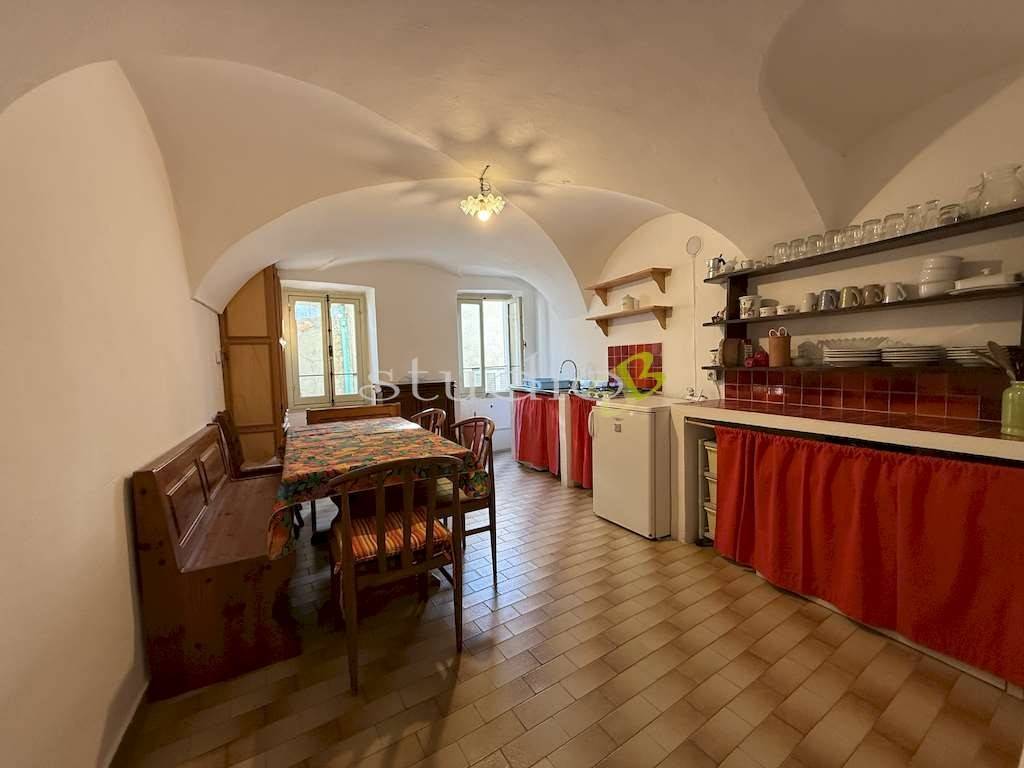 appartamento in vendita a Perinaldo in zona Suseneo