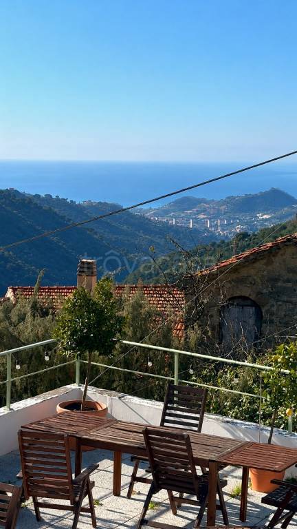 casa indipendente in vendita a Perinaldo in zona Suseneo