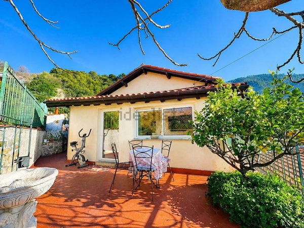 casa indipendente in vendita a Perinaldo