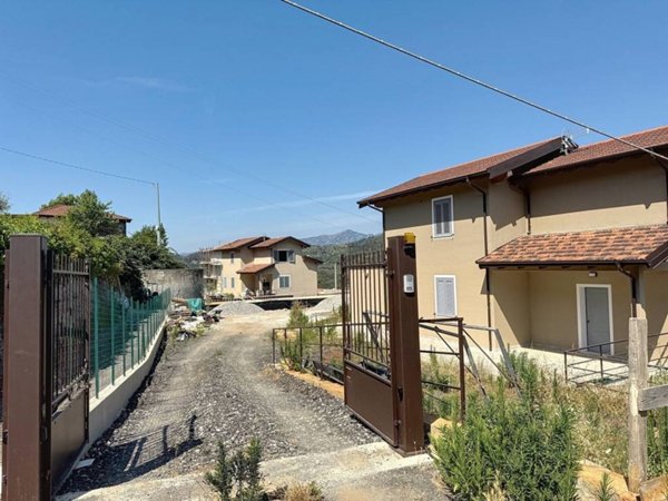 casa indipendente in vendita a Perinaldo in zona Suseneo