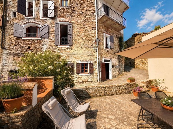 casa indipendente in vendita a Perinaldo