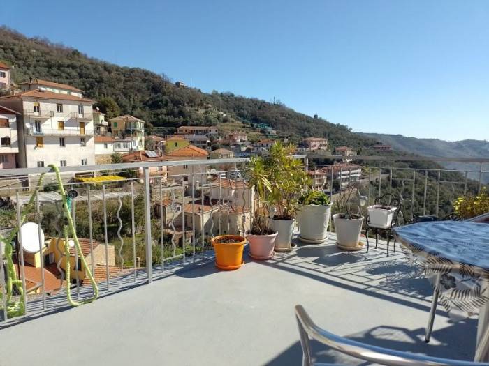 casa indipendente in vendita a Pietrabruna