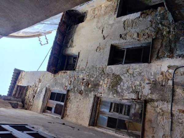 pentavano in vendita a Pietrabruna in zona Boscomare