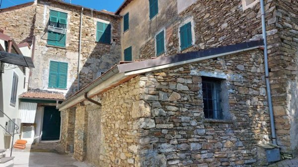 casa indipendente in vendita a Pietrabruna in zona Boscomare