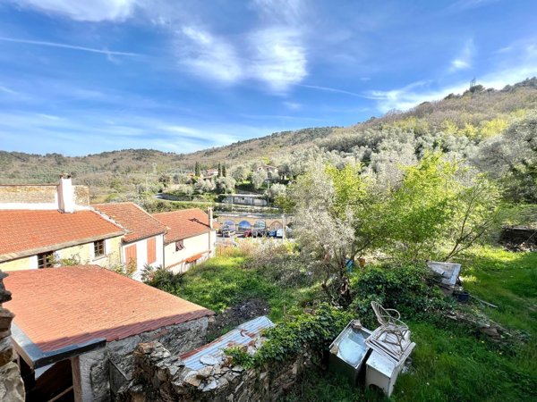 pentavano in vendita a Pietrabruna in zona Boscomare