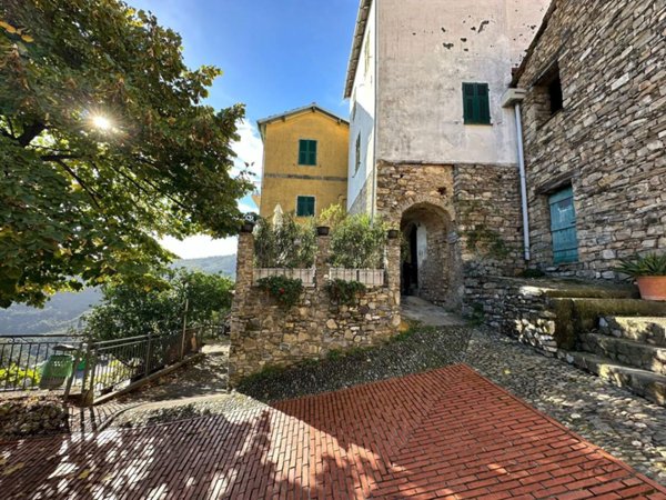 casa indipendente in vendita a Pietrabruna