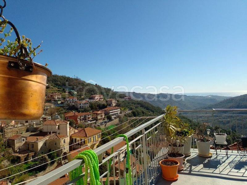 casa indipendente in vendita a Pietrabruna