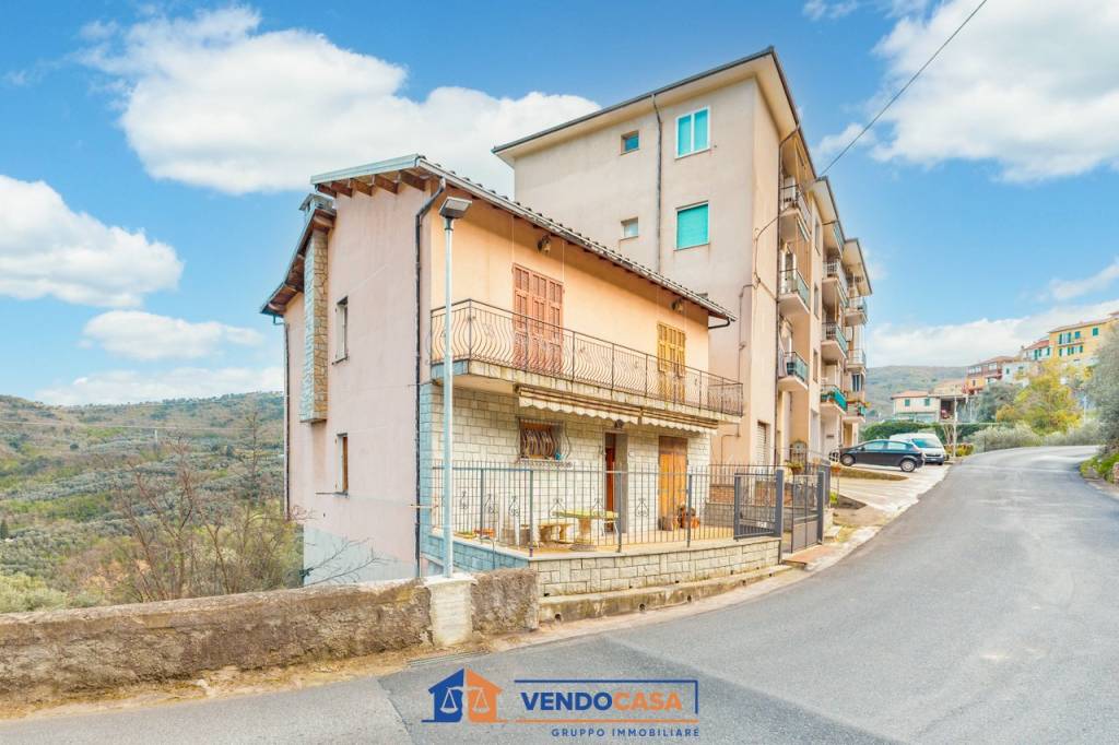 casa indipendente in vendita a Pietrabruna