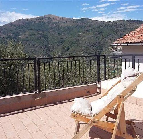 casa indipendente in vendita a Pietrabruna in zona Boscomare
