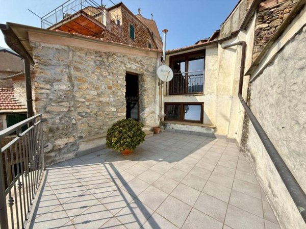 casa indipendente in vendita a Pietrabruna