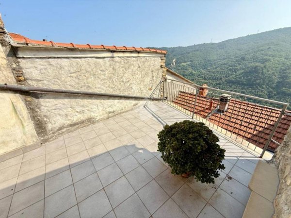 casa indipendente in vendita a Pietrabruna