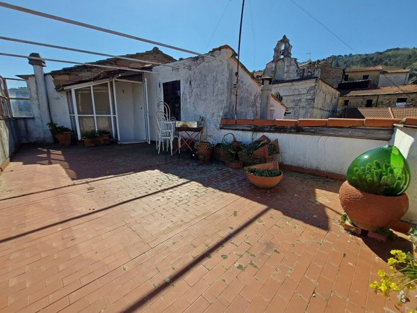 casale in vendita a Pietrabruna in zona Boscomare