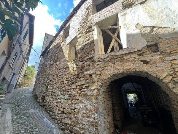 casa indipendente in vendita a Pietrabruna