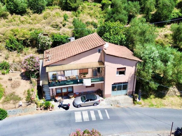 casa indipendente in vendita a Pietrabruna