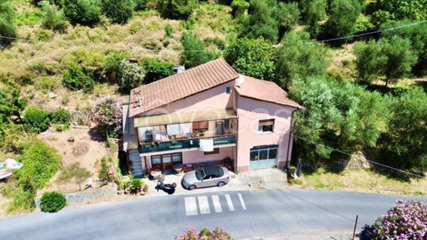 casa indipendente in vendita a Pietrabruna