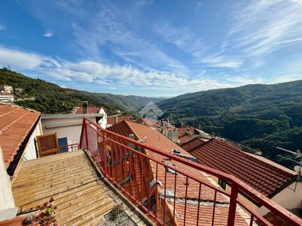 casa indipendente in vendita a Pietrabruna