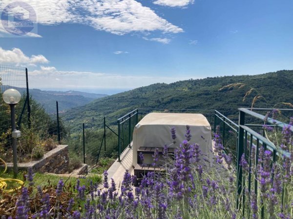casa indipendente in vendita a Pietrabruna