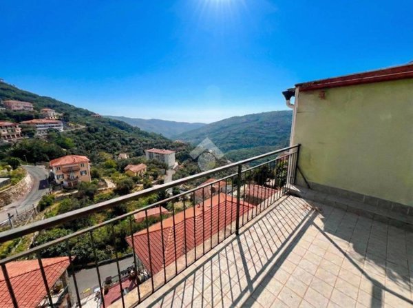 casa indipendente in vendita a Pietrabruna