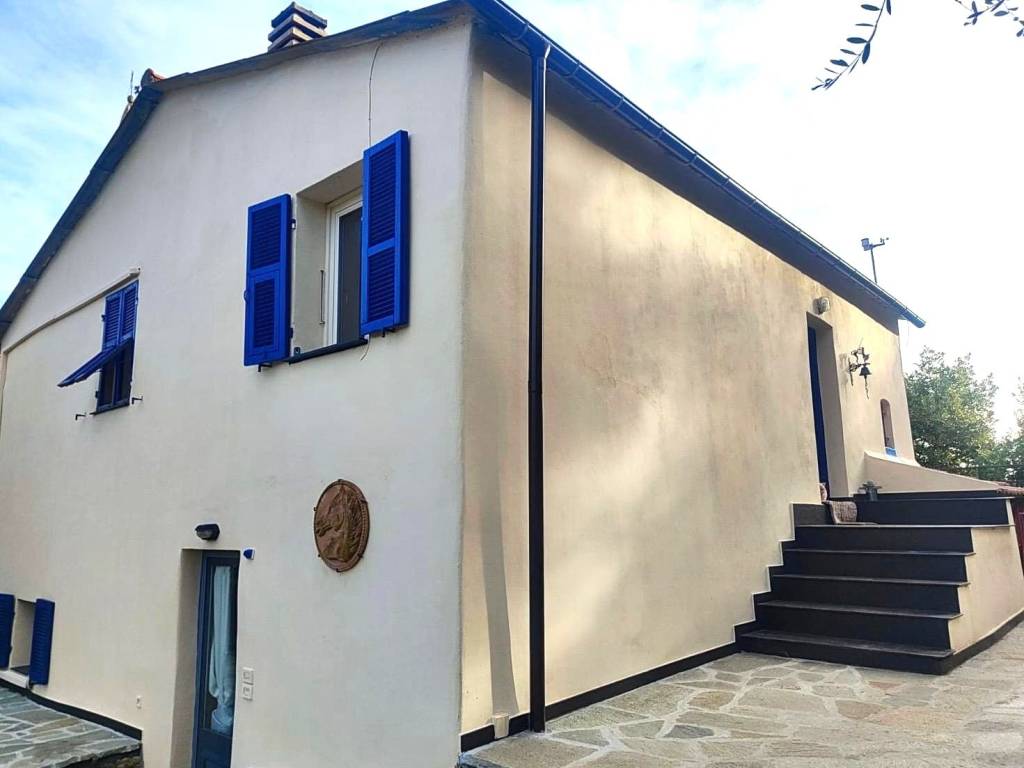 casa indipendente in vendita a Pietrabruna in zona Torre Papone