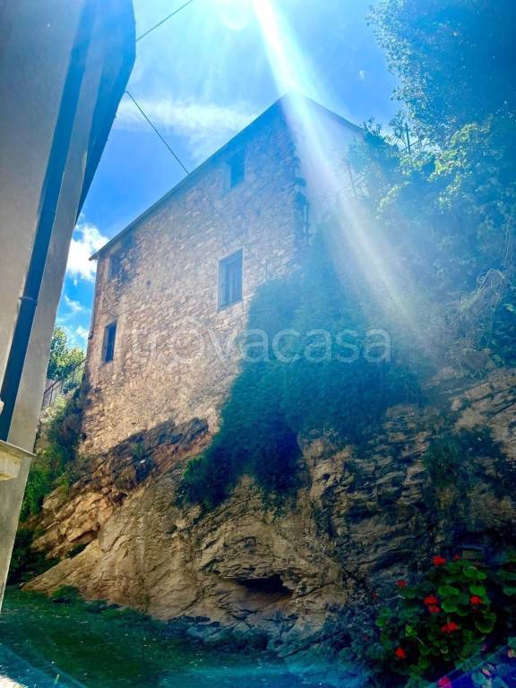casa indipendente in vendita a Pietrabruna in zona Torre Papone
