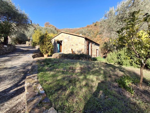 casa indipendente in vendita a Pietrabruna