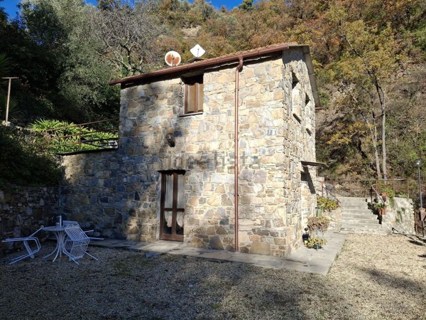 casa indipendente in vendita a Pietrabruna