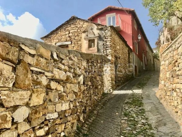 casa indipendente in vendita a Pietrabruna