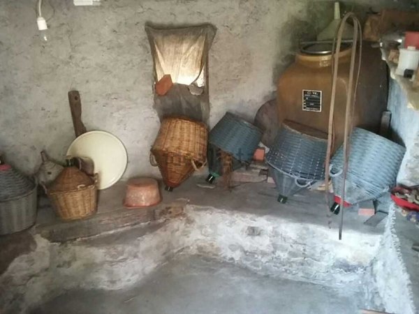 locale di sgombero in vendita a Pietrabruna