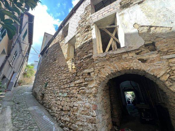casa indipendente in vendita a Pietrabruna