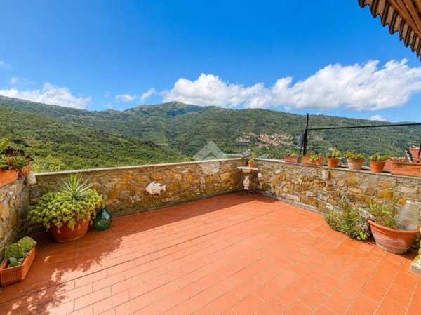 casa indipendente in vendita a Pietrabruna in zona Boscomare