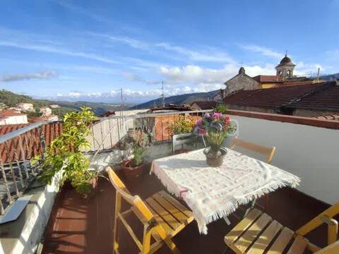 casa indipendente in vendita a Pietrabruna
