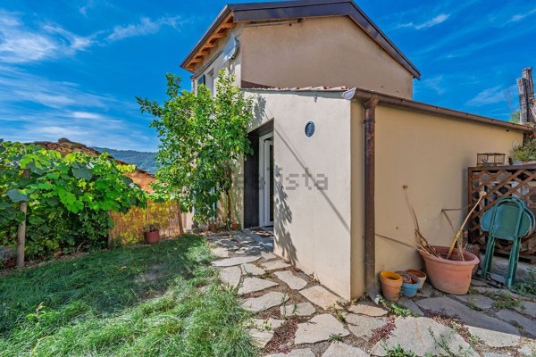 casa indipendente in vendita a Pietrabruna