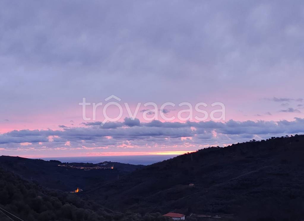 casa indipendente in vendita a Pietrabruna