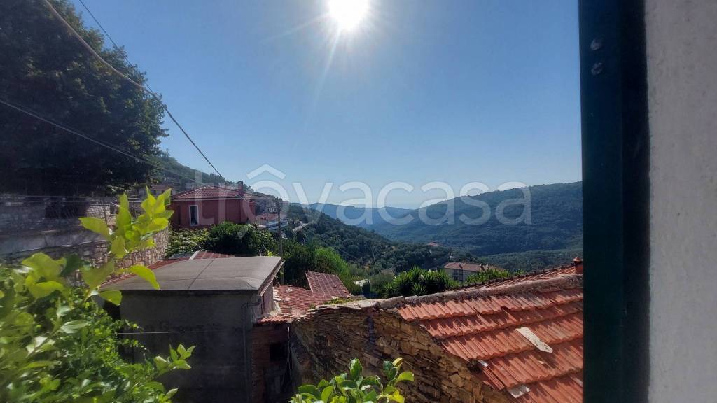 casa indipendente in vendita a Pietrabruna