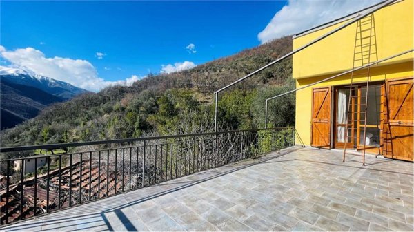 appartamento in vendita a Pieve di Teco in zona Acquetico